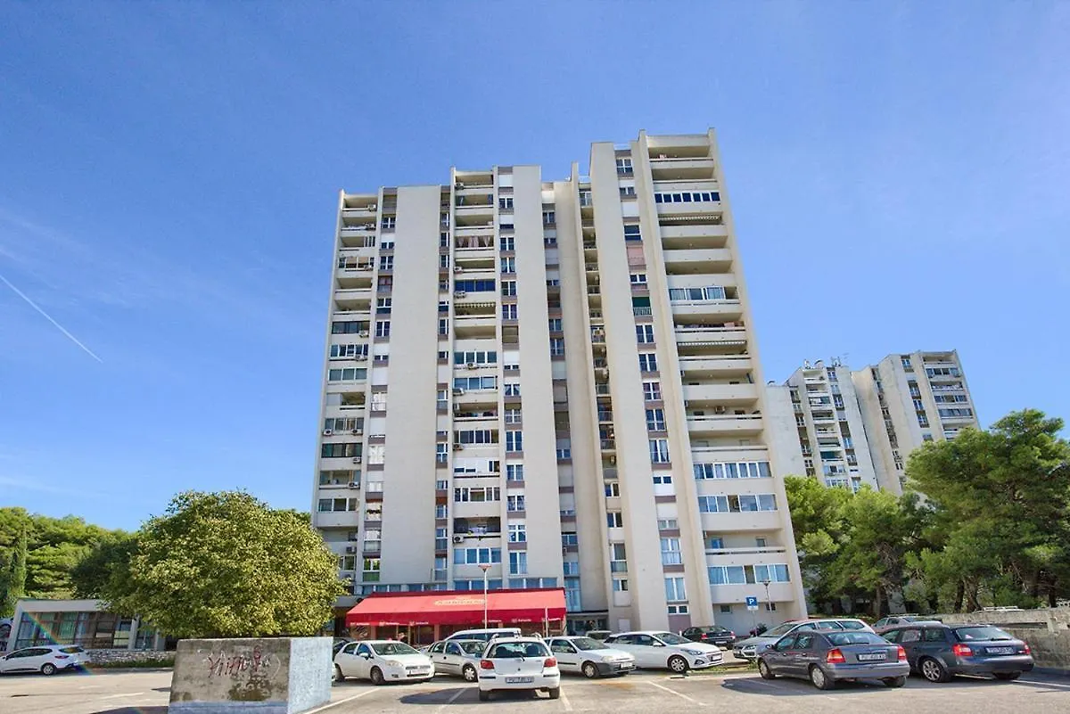 Apartment Vedrana Pula 0*,